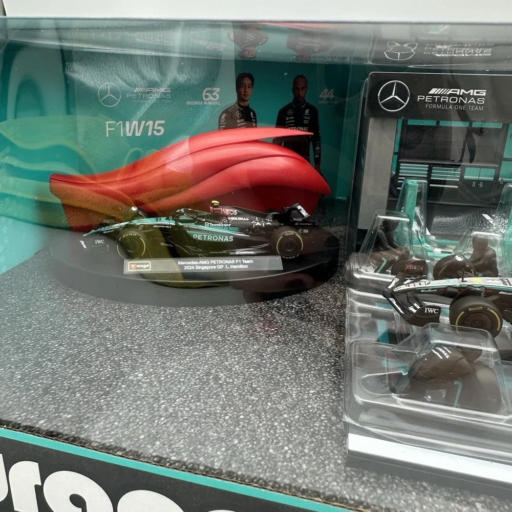 Burago 1:43 Formula 1 Deluxe Paddock Set McLaren Brand New In Box Lewis Hamilton